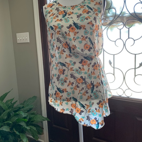 Forever 21 Parrot Print Asymmetrical Blouse Medium - Picture 3 of 9